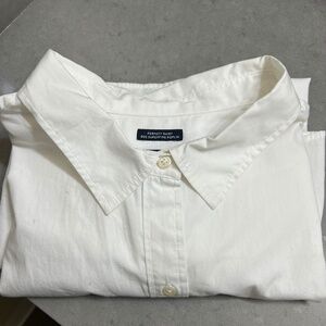 Gap Women’s White Poplin Button down Size XXL